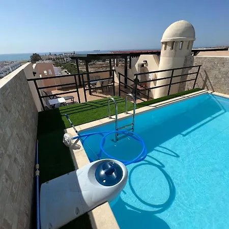 Atico Con Piscina Privada Vistas Al Mar. *